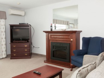 Deluxe Housekeeping Unit- Seperate Bedroom